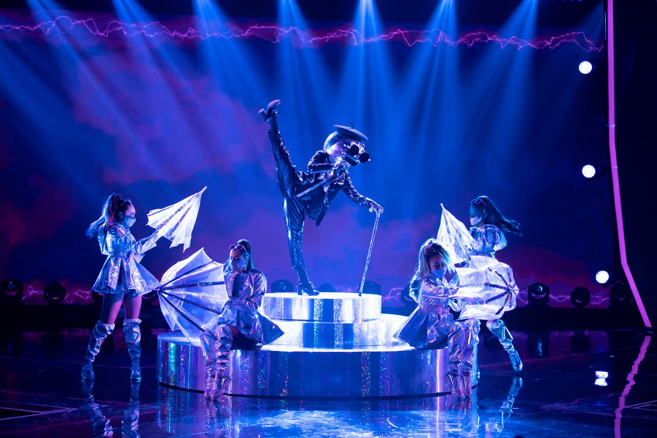 Disco Ball puso a bailar a todos; por su talento y pistas, los 'investigadores' señalaron que Giselle Kuri, Kika Edgar o María León, podrían estar detrás de este personaje.