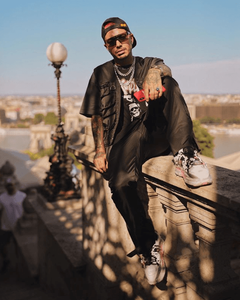 Ante la pregunta, sin titubear, el colombiano contestó: "Ivy Queen, la reina, la diva, la caballota. Qué bueno sería hacer una canción bien brutal con ella”.