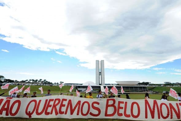 Pena de muerte o declaración de guerra a la Biodiversidad y al Planeta Viviente, en la que ya no es posible para nosotros mirar para otro lado o permanecer como meros espectadores pasivos, sino que debemos decidir sin hipocresía en cuál de los dos frentes estamos ubicados, subrayaron.
