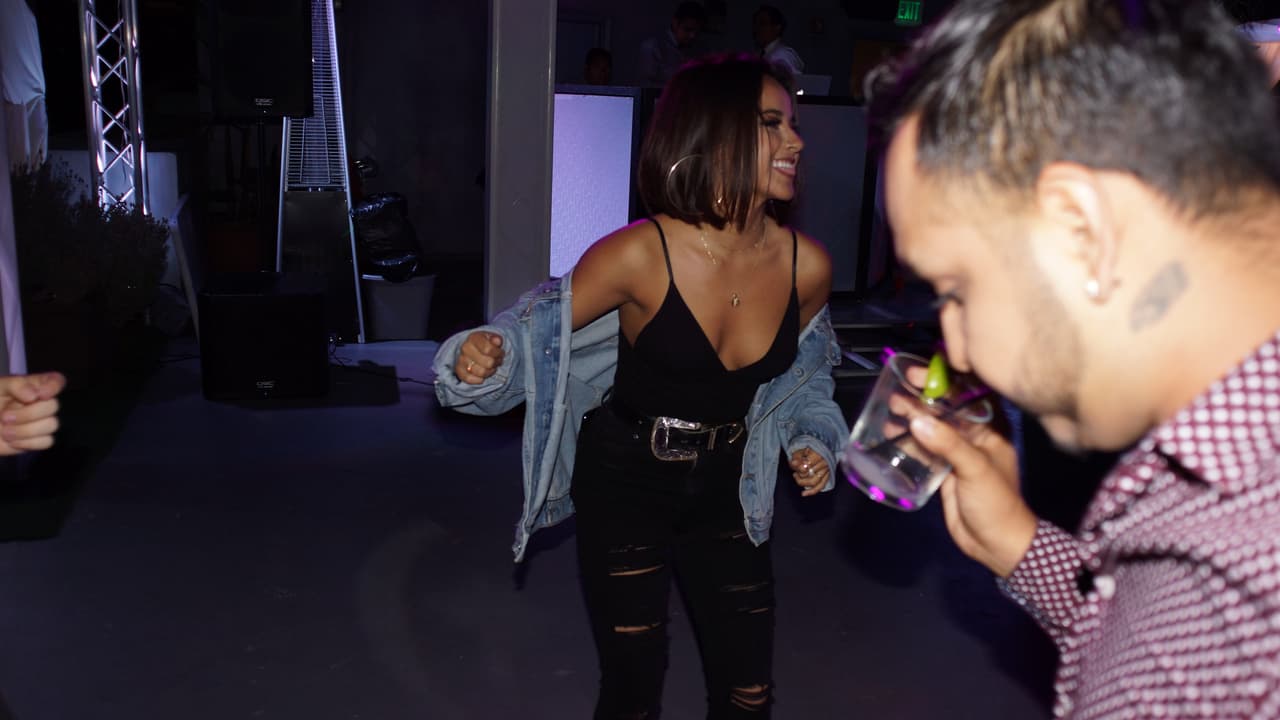 Y no podía faltar Becky G, que llegó a la fiesta con todo el ambiente.