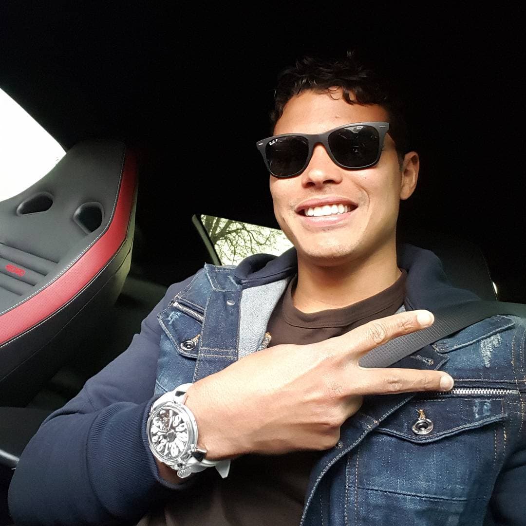 Por el lado de los capitanes, al defensa
<b> Thiago Silva</b>, de 33 años, y compañero de Neymar Jr. en el París Saint-Germain, le tocó ser capitán de Brasil durante su partido frente a Costa Rica y es todo un apasionado de los coches.