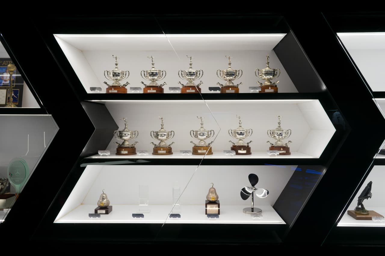 El estante de trofeos.