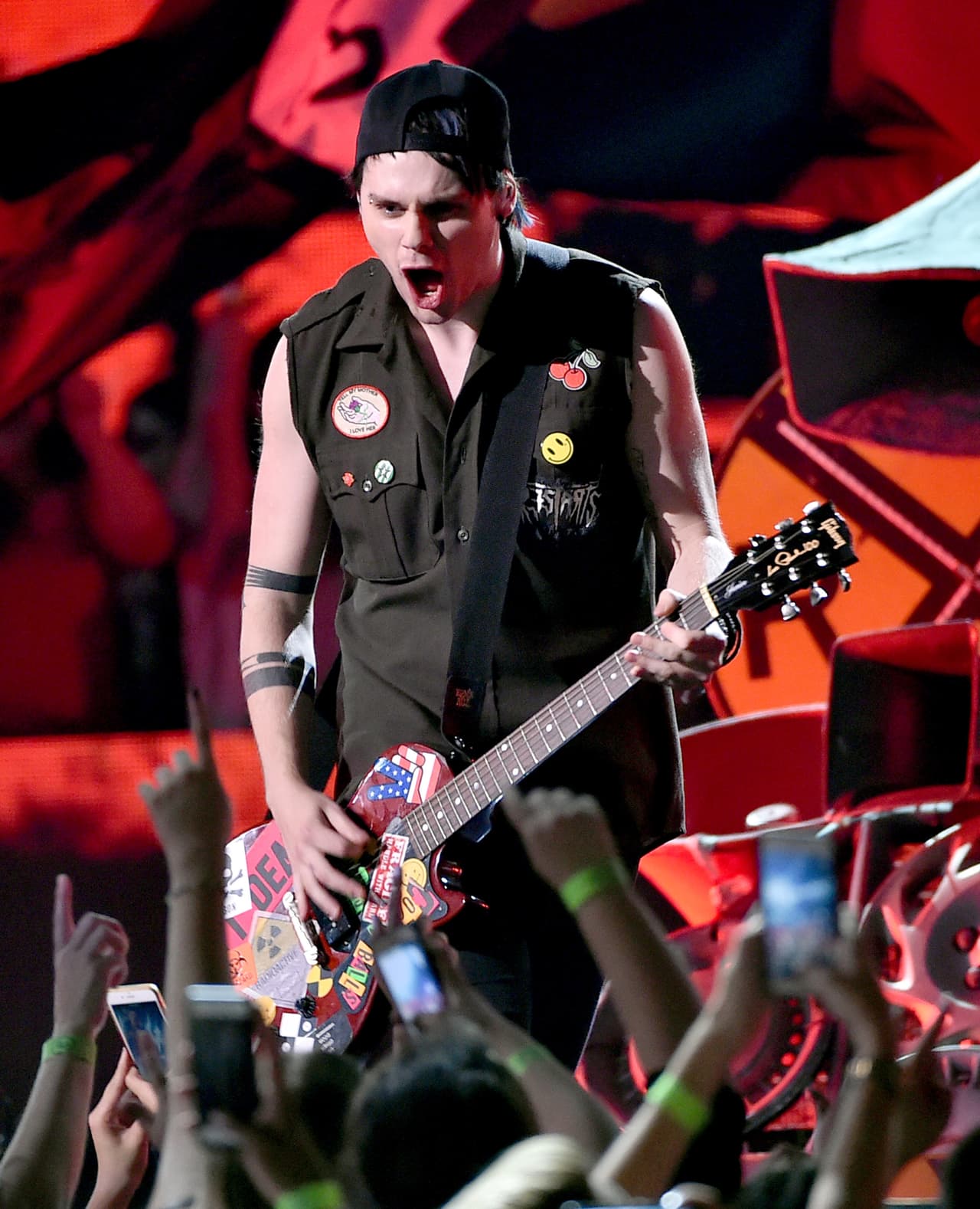 Su número musical estuvo lleno de energía y las fans no pararon de gritar.