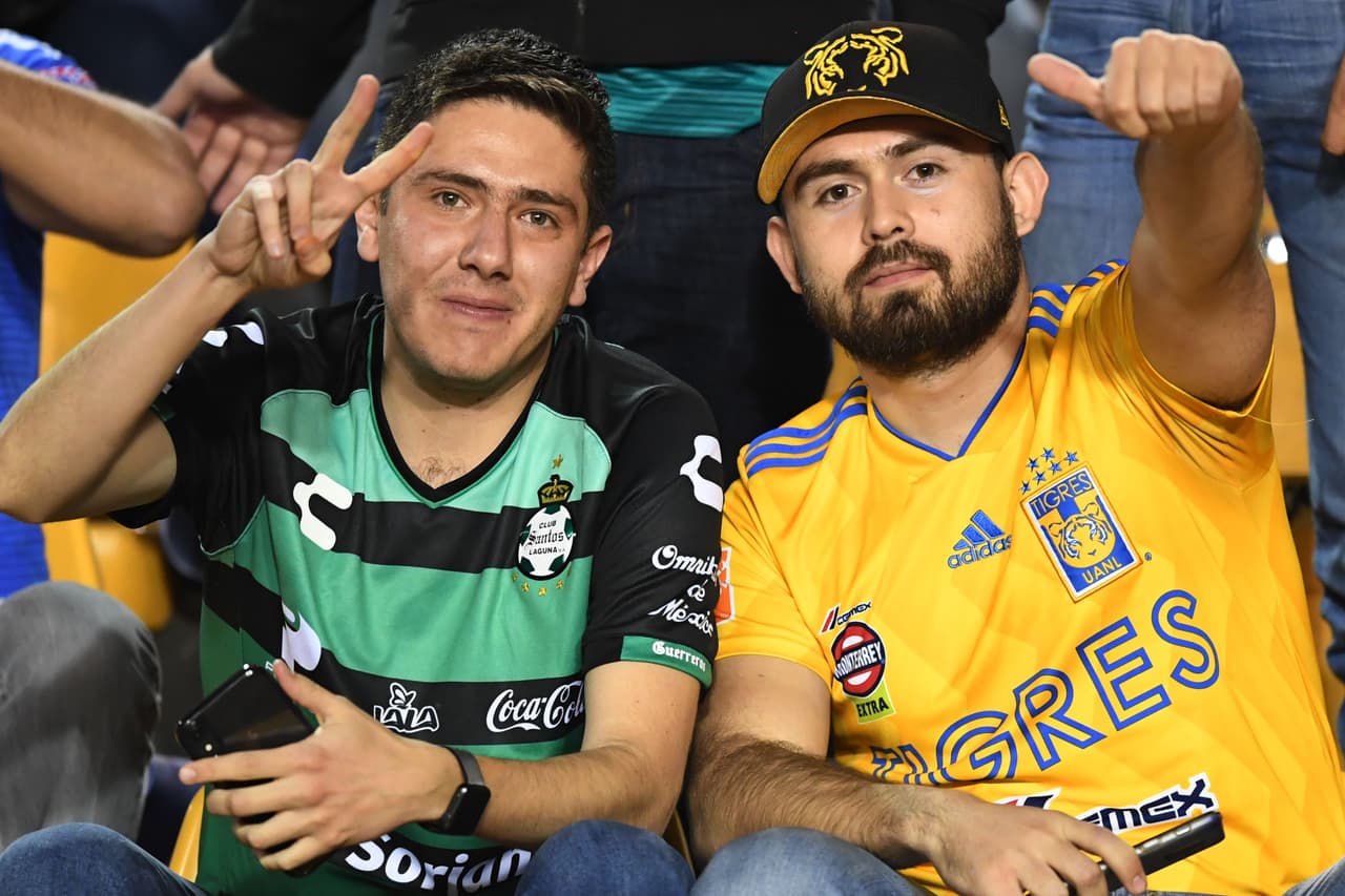 Este fue el color y el ambiente antes del silbatazo inicial en la Ida de la Semifinal por la Liga Campeones de Concacaf entre Tigres y Santos Laguna en el Estadio Universitario, en Monterrey.