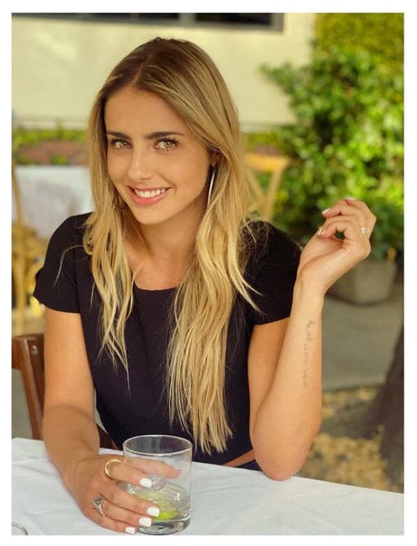 <b>Michelle Renaud</b>
<br>En enero de 2020, la artista mexicana 
<a href="https://www.instagram.com/tv/B77Bghuj49W/?utm_source=ig_web_copy_link" target="_blank">compartió con sus seguidores</a> de Instagram su proceso para removerse los implantes de seno que se colocó 9 años antes.