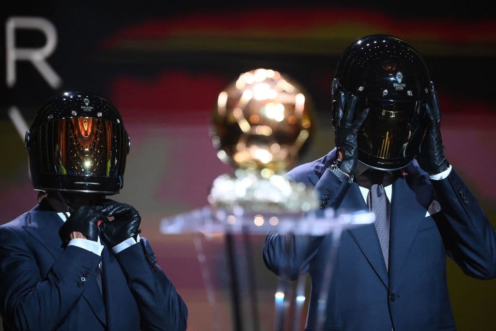 Así llegaron los trofeos 'Balón de Oro' a la gala.