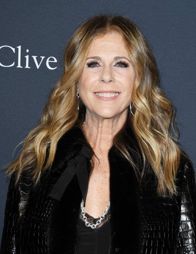 Durante la plática, Kelly Clarkson cuestionó a Rita sobre su canción 'Throw me a party', la cual forma parte del álbum 'Halfway home' y habla de 
<b>organizar una fiesta cuando una persona muere</b> para celebrar su memoria.
<br>