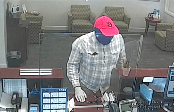 Policía de Tampa trata de identificar a hombre que robó el mismo banco dos veces