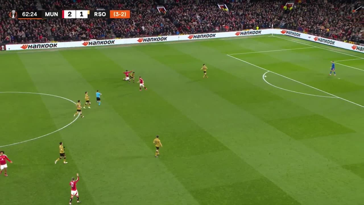 ¡Expulsión! El árbitro saca la roja directa a Jon Aramburu.