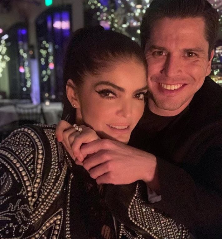 El pasado Día de San Valentín, Ana Bárbara compartió 
<b><a href="https://www.instagram.com/p/B8ju188HXYf/?utm_source=ig_embed" target="_blank">una foto</a></b> con él en la que le dedicó un emotivo mensaje: "Aunque desde muy niña creí en los ángeles, siempre deseé toparme con uno que se convirtiera en
<b> un ángel guardián en mi vida</b>, y no sólo de nombre, si no para acompañarme en buenos y otros no tan buenos momentos día a día. Aunque sé que eres pro discreción, hoy que se celebra por lo alto la amistad y el amor, te quiero dedicar 'mi corazón' que dice sí ¡Te amo y gracias por ser un ángel en toda la extensión de la palabra!". 
<br>