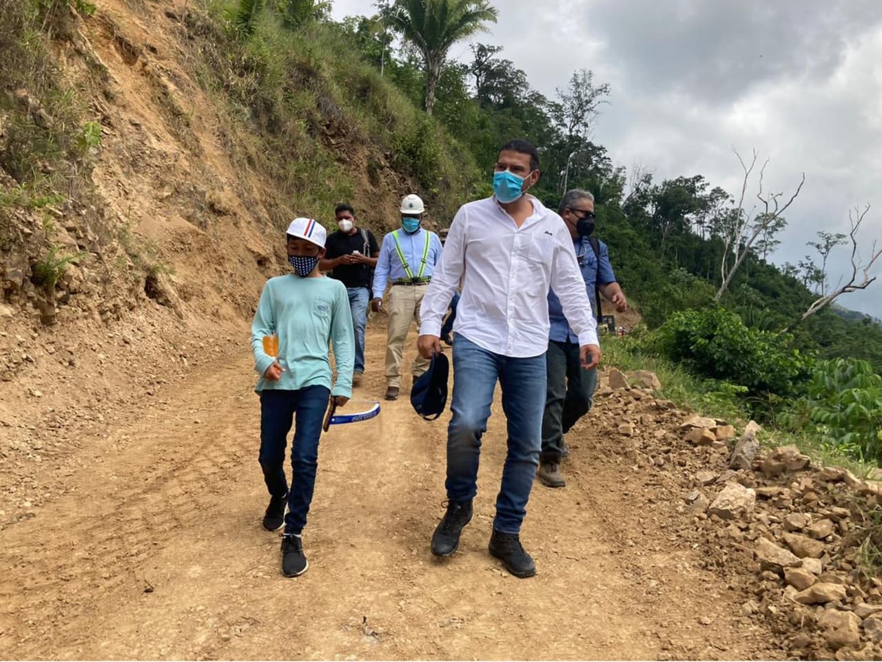 Lenir Pérez, right, owner of the Los Pinares mining company, maintains that the trail built by his company brought progress and well-being to the inhabitants of the area.