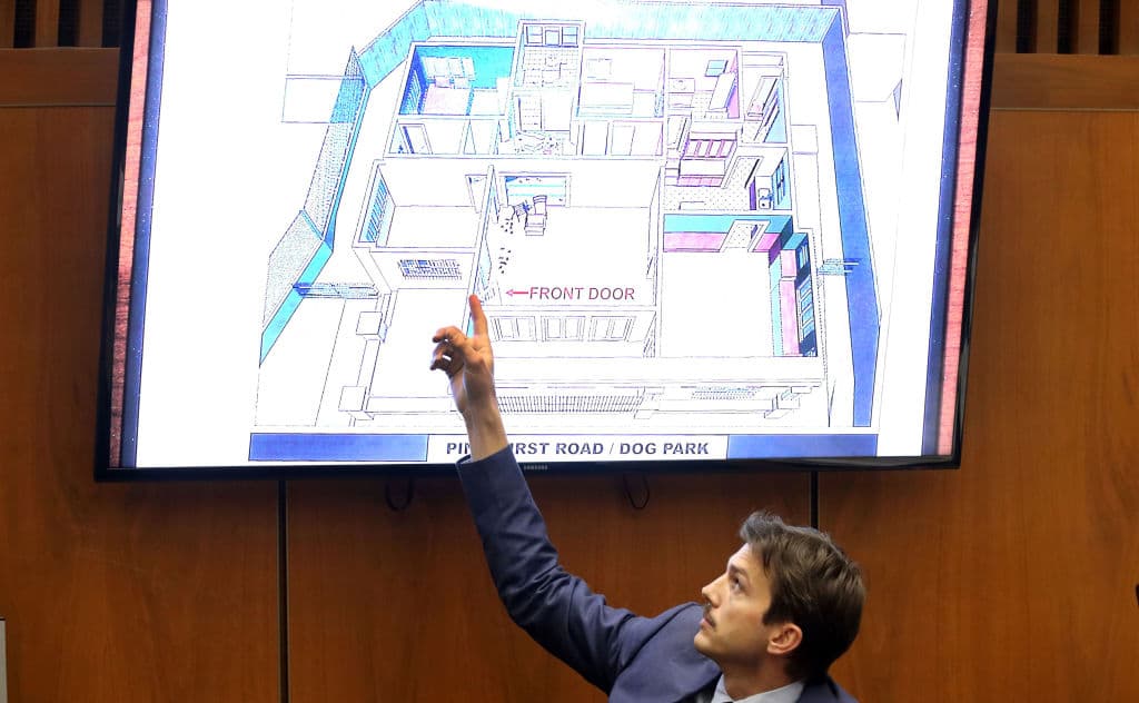 La joven de 22 años fue encontrada muerta en su hogar hasta la mañana siguiente por su compañero de vivienda. Había sido apuñalada 47 veces, dijeron los fiscales.
<br>