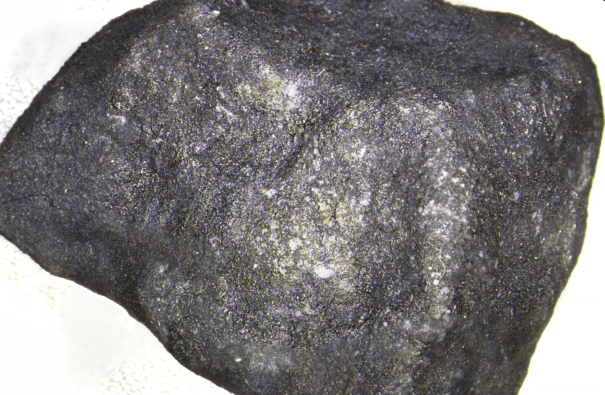 Cazador de meteoritos dona una muestra a museo de Chicago para su estudio 