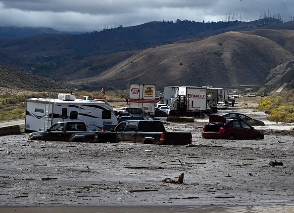 Autos atrapados por el lodo
