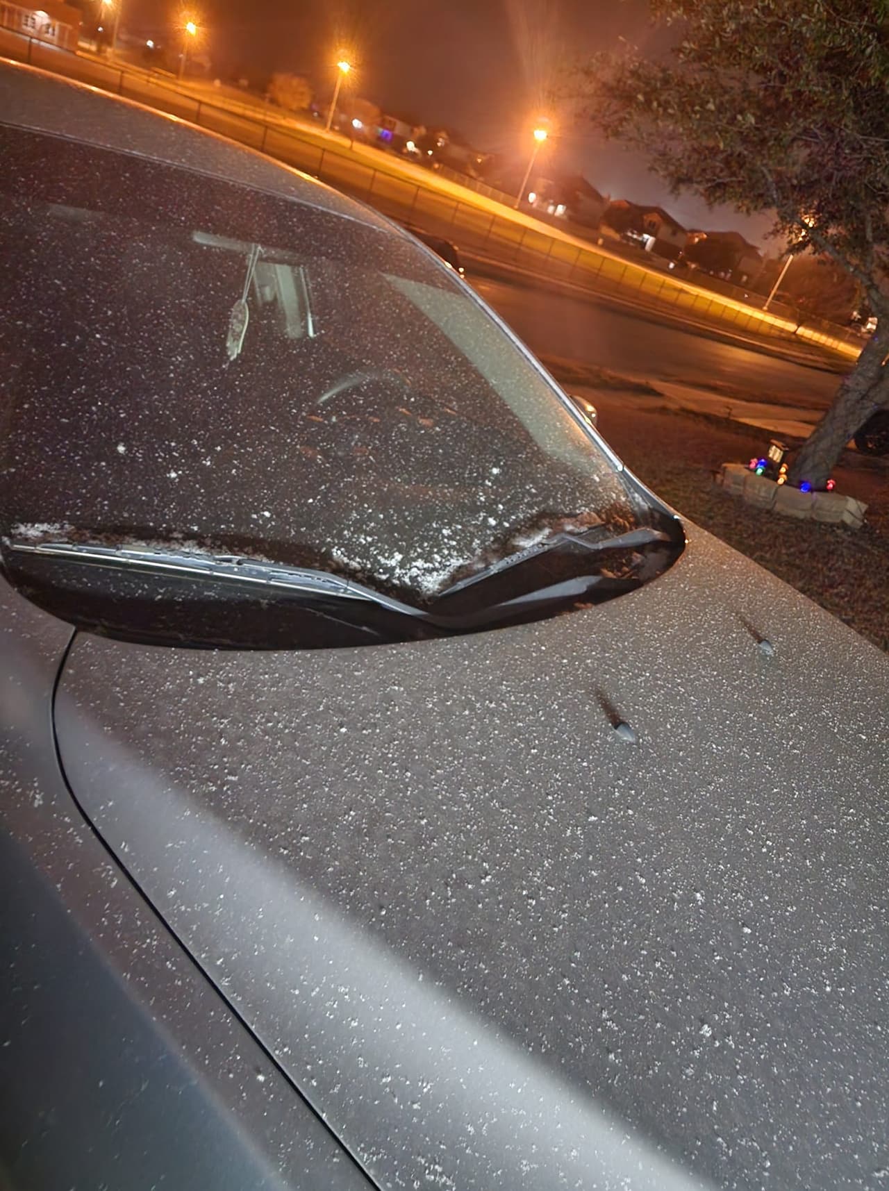 En Killeen cayó un glaseado de hielo que cubrió con una costra ártica los vidrios de los vehículos.