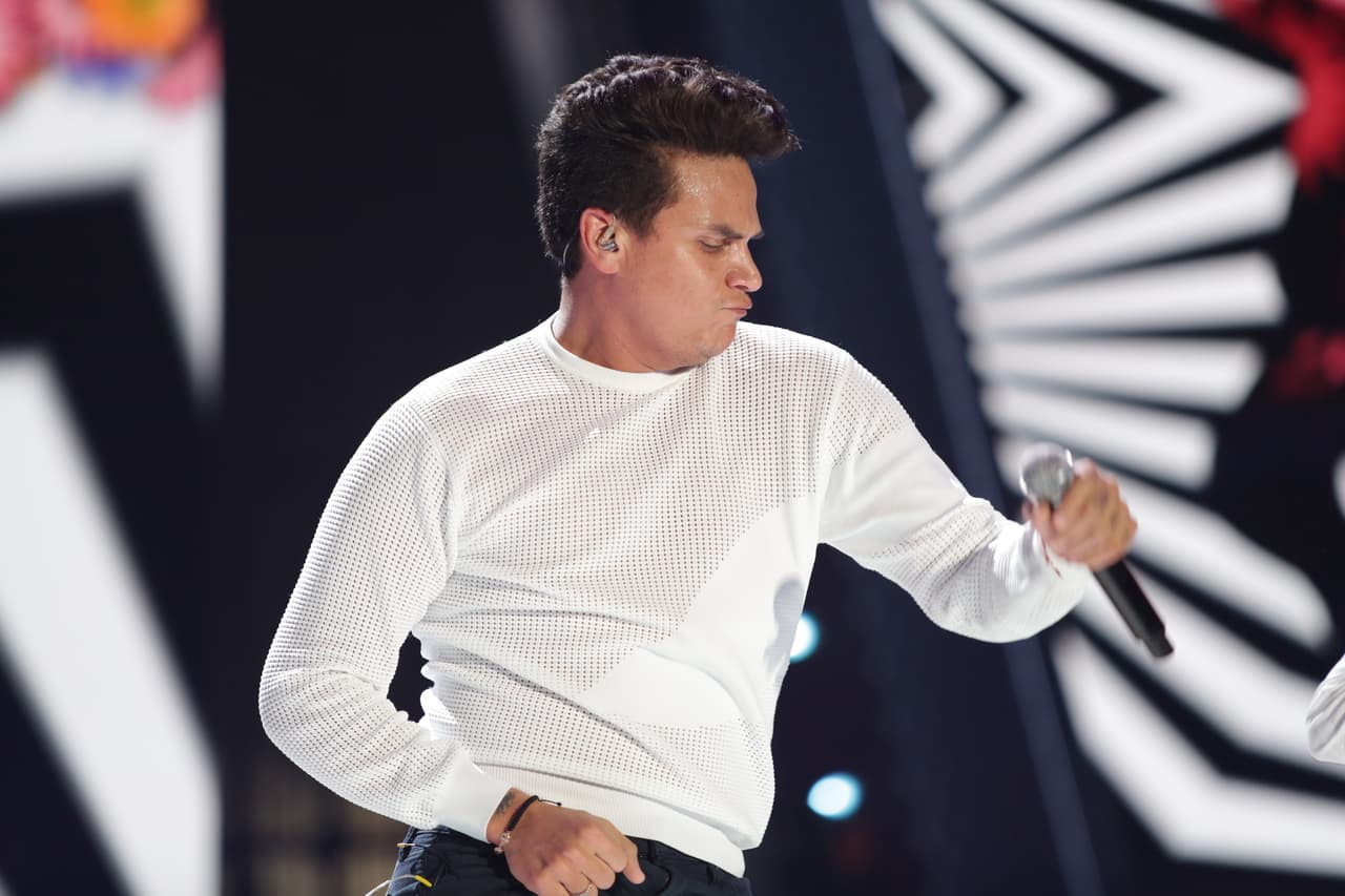 Con su inigualable ritmo, el cantante nos dio una probadita de lo que podremos ver el jueves.