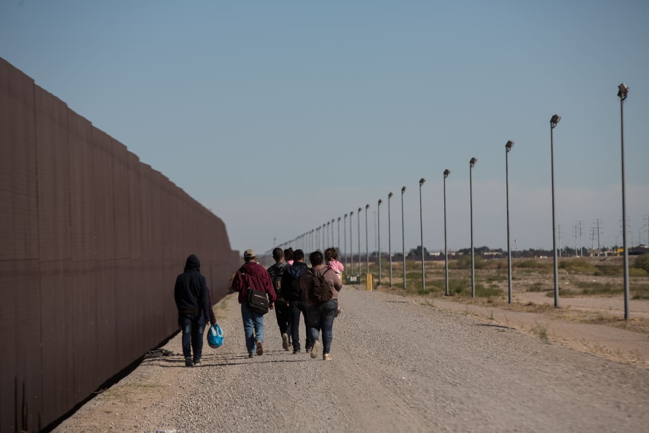 Los oficiales de la Patrulla Fronteriza en El Paso aseguran que nunca habían visto cifras tan altas de inmigrantes arrestados en este sector. Enero y febrero de 2019 fueron dos meses en los que repuntó el dato, con más de 1,000% de variación en relación con los mismos meses de 2018.