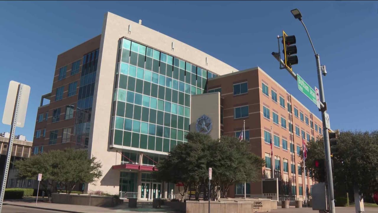 Sancionan a seis policías de Dallas por investigación de choque fatal