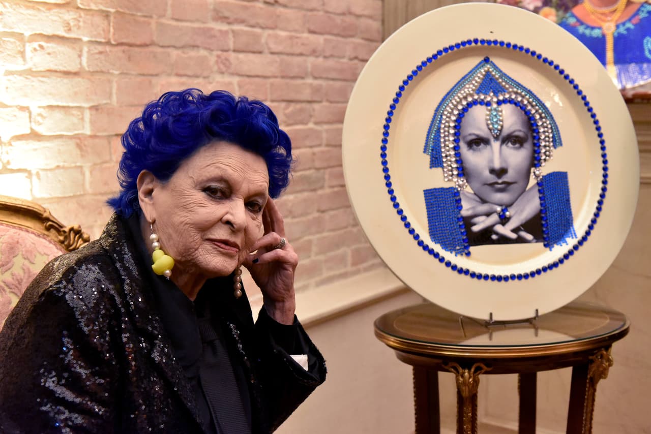 "
<b><a href="https://www.univision.com/famosos/te-ame-profundamente-rebecca-de-alba-dedica-emotivo-mensaje-a-la-fallecida-madre-de-miguel-bose-fotos" target="_blank">Mi madre no murió de covid-19</a></b>. Eso tiene que parar ya", pidió el intérprete de 'Bambú'.