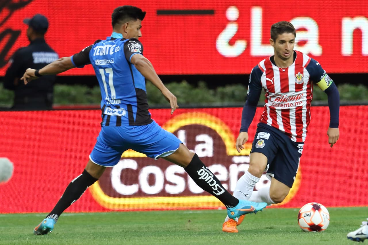 Chivas comenzó ganando con gol de Ángel Zaldíver, pero Rayados reaccionó y con goles de Gallardo, Vegas y un ‘osote’ de Miguel Jiménez terminó por vencer y hundir a un Guadalajara que podría quedarse sin DT.
