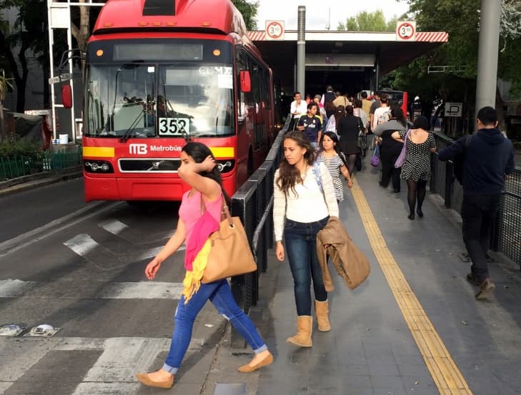 Castigan con arresto y trabajo comunitario a quien lance piropos obscenos en la Ciudad de México