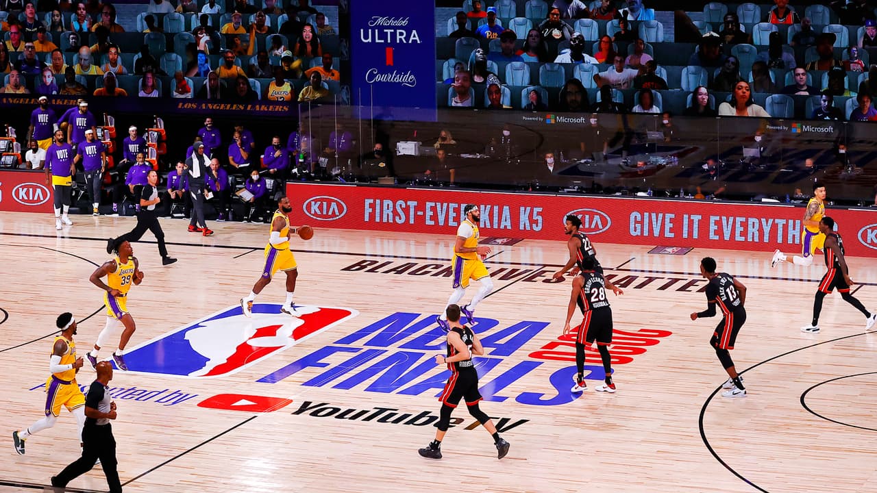 Bares y restaurantes de Miami-Dade reciben a fanáticos de los Miami Heat bajo nuevas medidas de bioseguridad