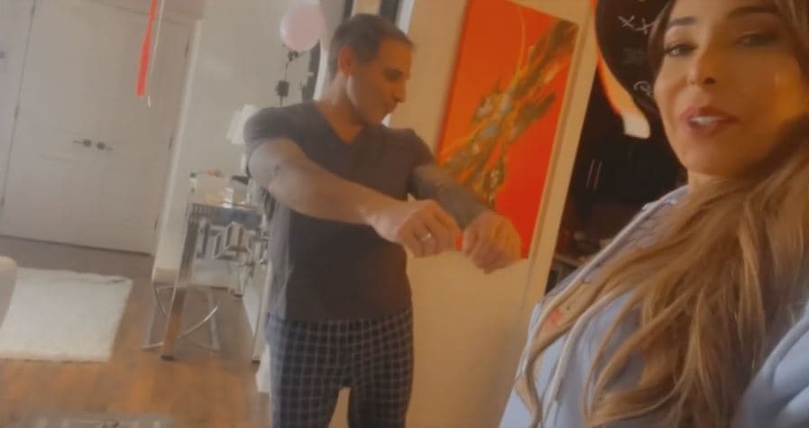 Pero la cereza del pastel vino después cuando el empresario le bailó de una manera muy sensual a la dominicana.