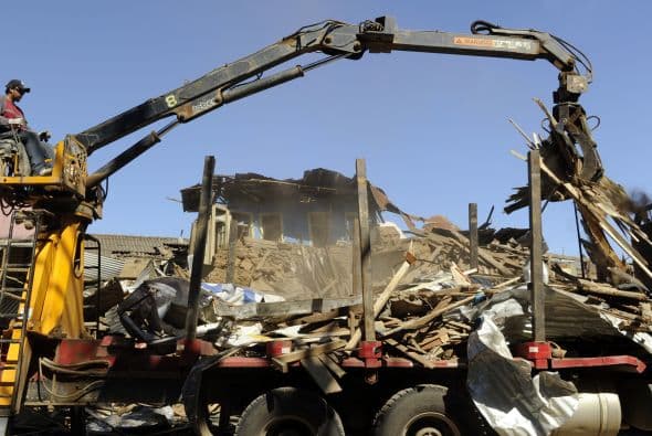 Pero por otro lado, los avances en la recuperación del país ofrecen optimismo, esperanza y un sentido de orgullo para los chilenos. "No hemos terminado nuestro proceso de reconstrucción, pero hemos avanzado mucho", dice el presidente Sebastián Piñera.