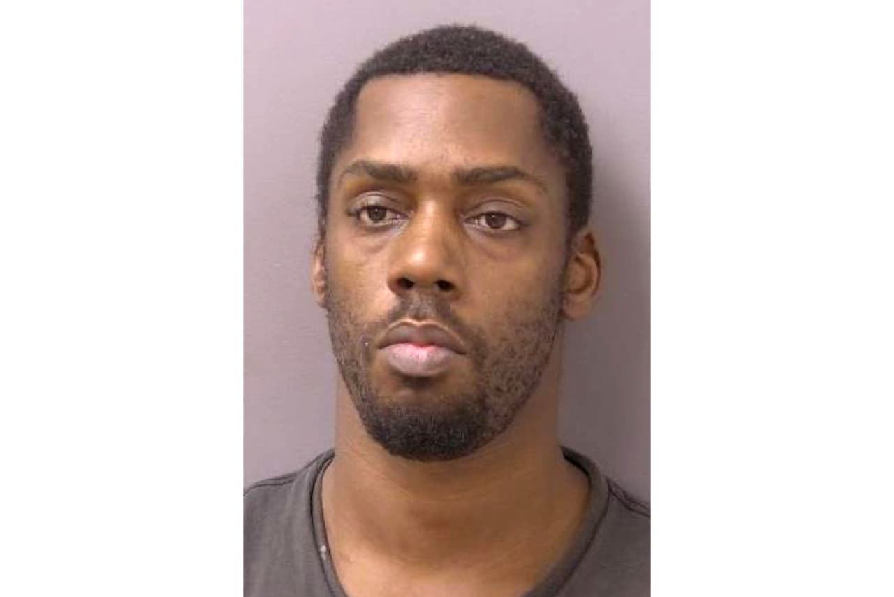 Esta imagen publicada por el Departamento de Policía de Harrisonburg, Virginia, muestra a Anthony Robinson, de 35 años, a quien la policía del condado de Fairfax, Virginia denominó el
<b>"asesino de carritos de compras".</b>