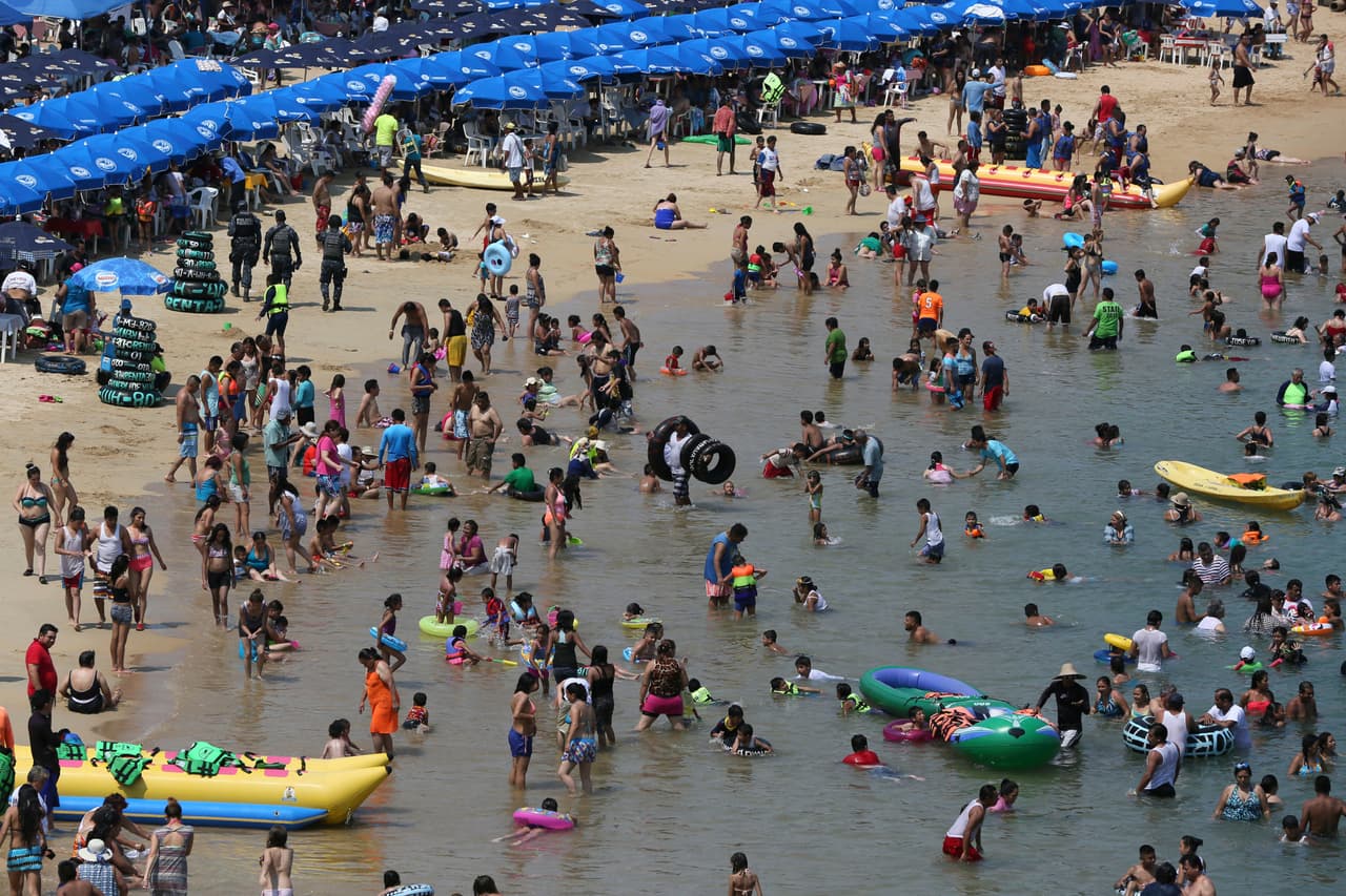 Playa Caletilla es una de las más populares de Acapulco, y cuyos paisajes en verano lucen regularmente como en la fotografía. En el estudio alcanzó un nivel de 1,607 NMP/100 ml, por lo que se posiciona como la segunda playa más contaminada.