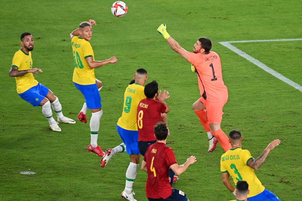 Tras fallar la pena máxima Brasil no dejó de Buscar el arco español.
<br>