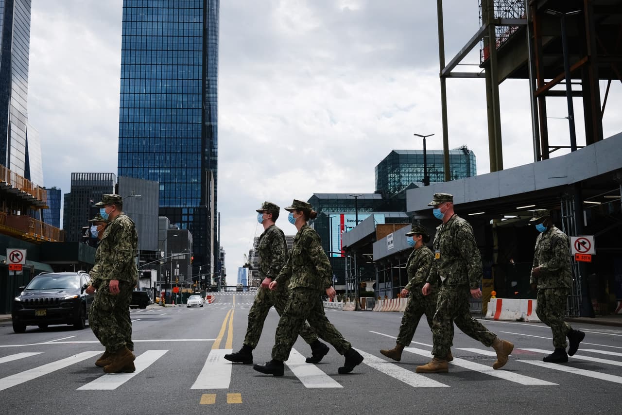 Nueva York podría traer a la Guardia Nacional para sustituir a trabajadores de salud no vacunados