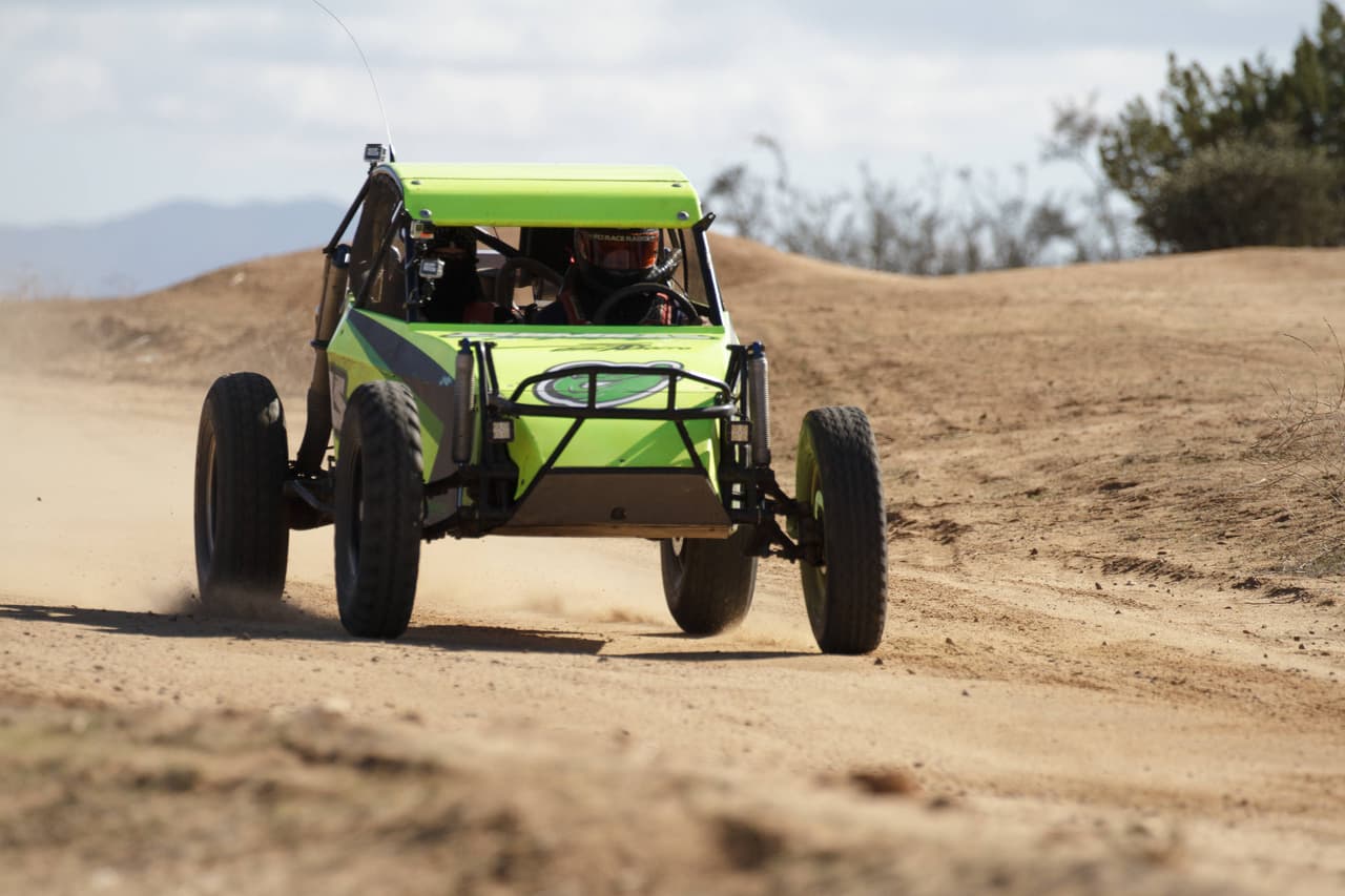 <b>Baja 1000</b>
<br>También existen 
<b>los Buggy, </b>con varias subcategorías establecidas de acuerdo a la capacidad del motor, de 2.0 litros a 12.8 litros. Sólo algunos pueden llevar dos tripulantes.