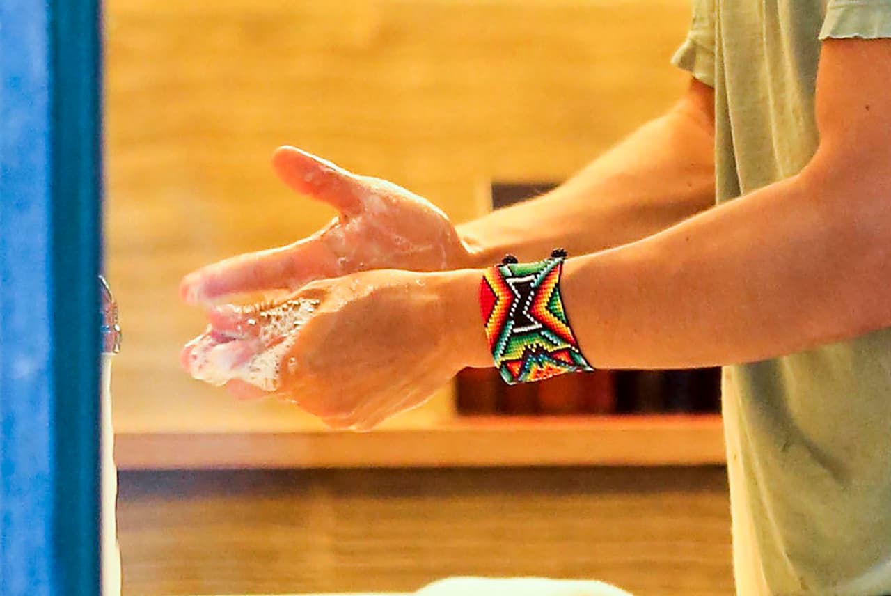 Nos encantó su pulsera.