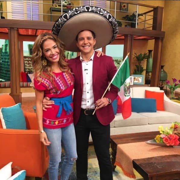 Con está bella sonrisa, Karla y Alejandro gritaron ¡Viva México!