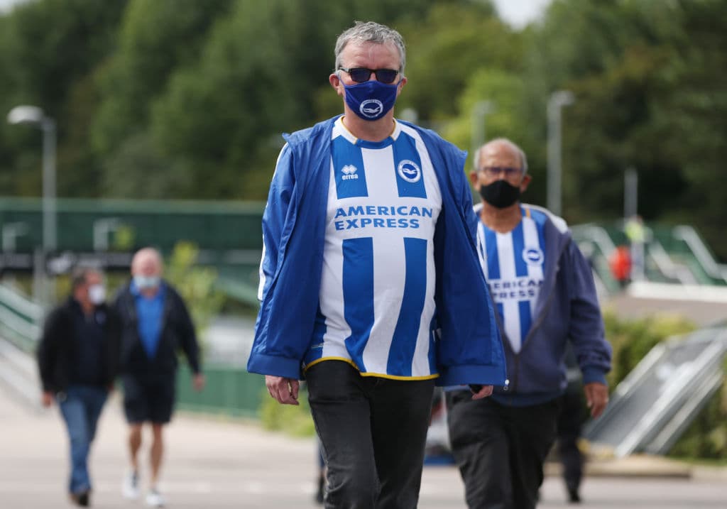 Los espectadores tuvieron que permanecer separados durante todo el encuentro para respetar la sana distancia. Al final de la temporada 2020-2021 los inmuebles podrían ser ocupados en su totalidad. El partido terminó empatado a un gol.