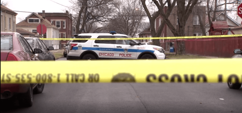 Niño de 13 años recibe un disparo en la cabeza mientras paseaba en bicicleta, en el suroeste de Chicago