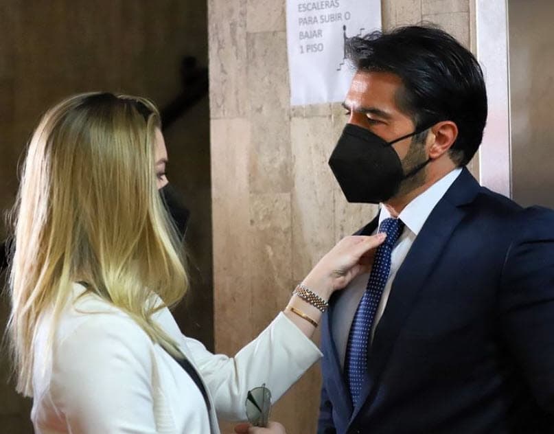 En la entrevista presentada por 'Chismorreo', a Carmona se le cuestionó al respecto: "Mi hija es otro tema, esto (de mi sociedad) es con Kumbia Kings, en su momento llegará". 
<br>