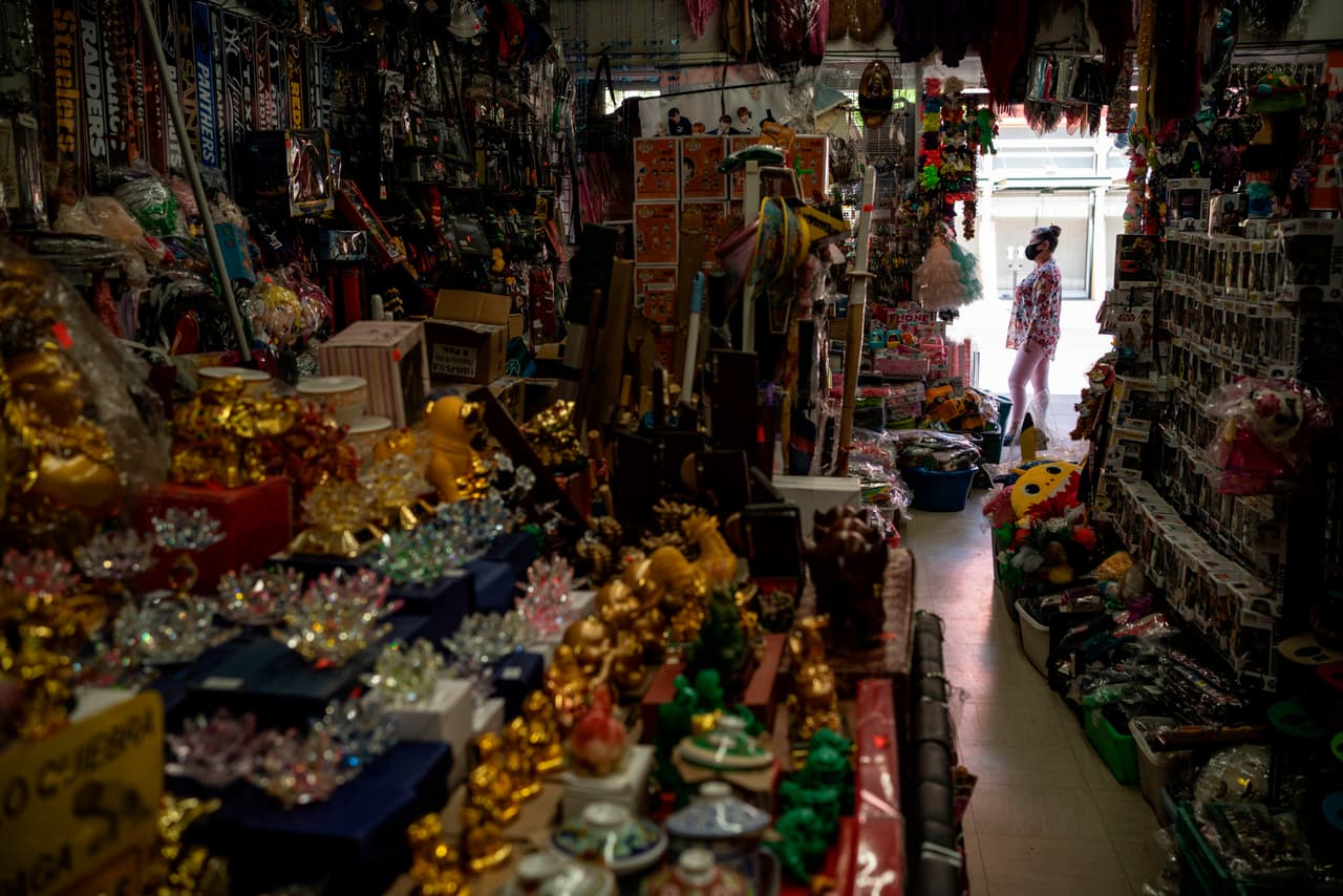 También se anunció que todos los negocios que ya estaban abiertos (como barberías y peluquerías) podrían operar con un 50% de capacidad.