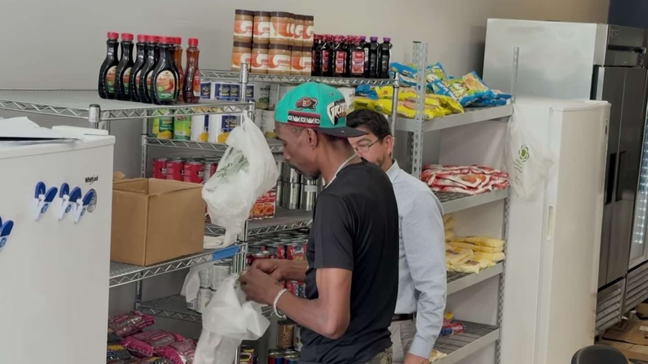 SNAP pierde casi 6 millones de beneficiarios y crece la demanda en bancos de alimentos