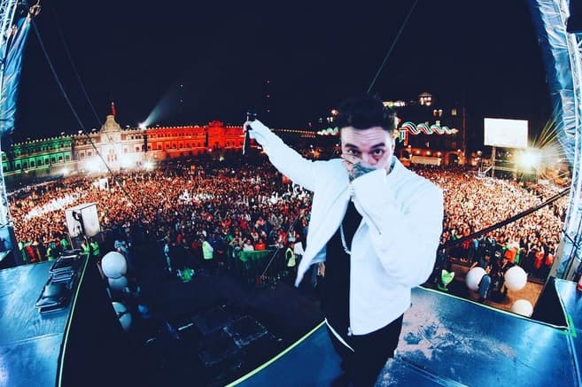 J Balvin, aunque no es mexicano, también celebró con sus fans.