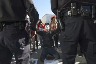 Identifican a hispano baleado en la cabeza por la policía de Los Angeles