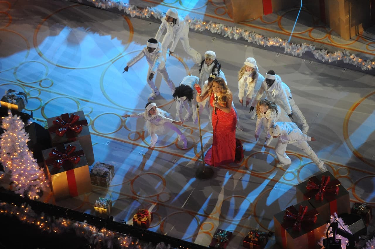 Su carisma y talento la han hecho un ícono de la época y ya casi un referente obligado para encender el árbol en Nueva York.