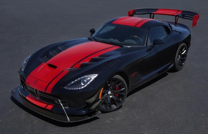 <b>Puesto 1 - Dodge Viper GT</b>: En el primer puesto no podía faltar un deportivo. Con una prima promedio anual de 4,048 dólares, se trata de un emblema nacido hace 25 años y que FCA anunció que dejará de producir. Es una paradoja que éste sea el auto con el valor de venta más económico del listado, cercano a los 97,000 dólares. En la imagen vemos el 1:28 Edition ACR, una de las ediciones especiales con las cuales Viper se despide.