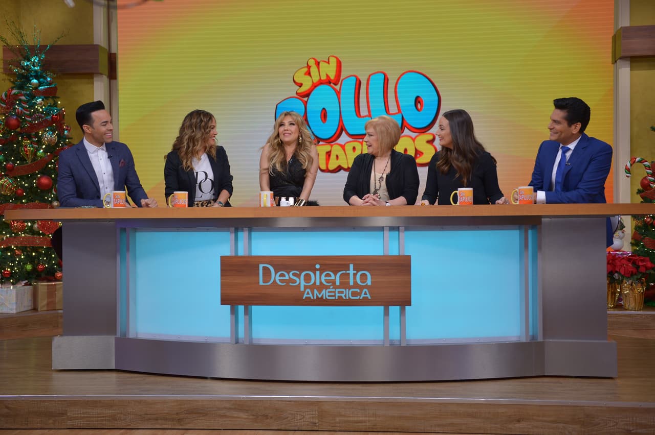 Para cerrar con broche de oro la mañana, Thalía se unió al panel de Sin Rollo Ni Tapujos.