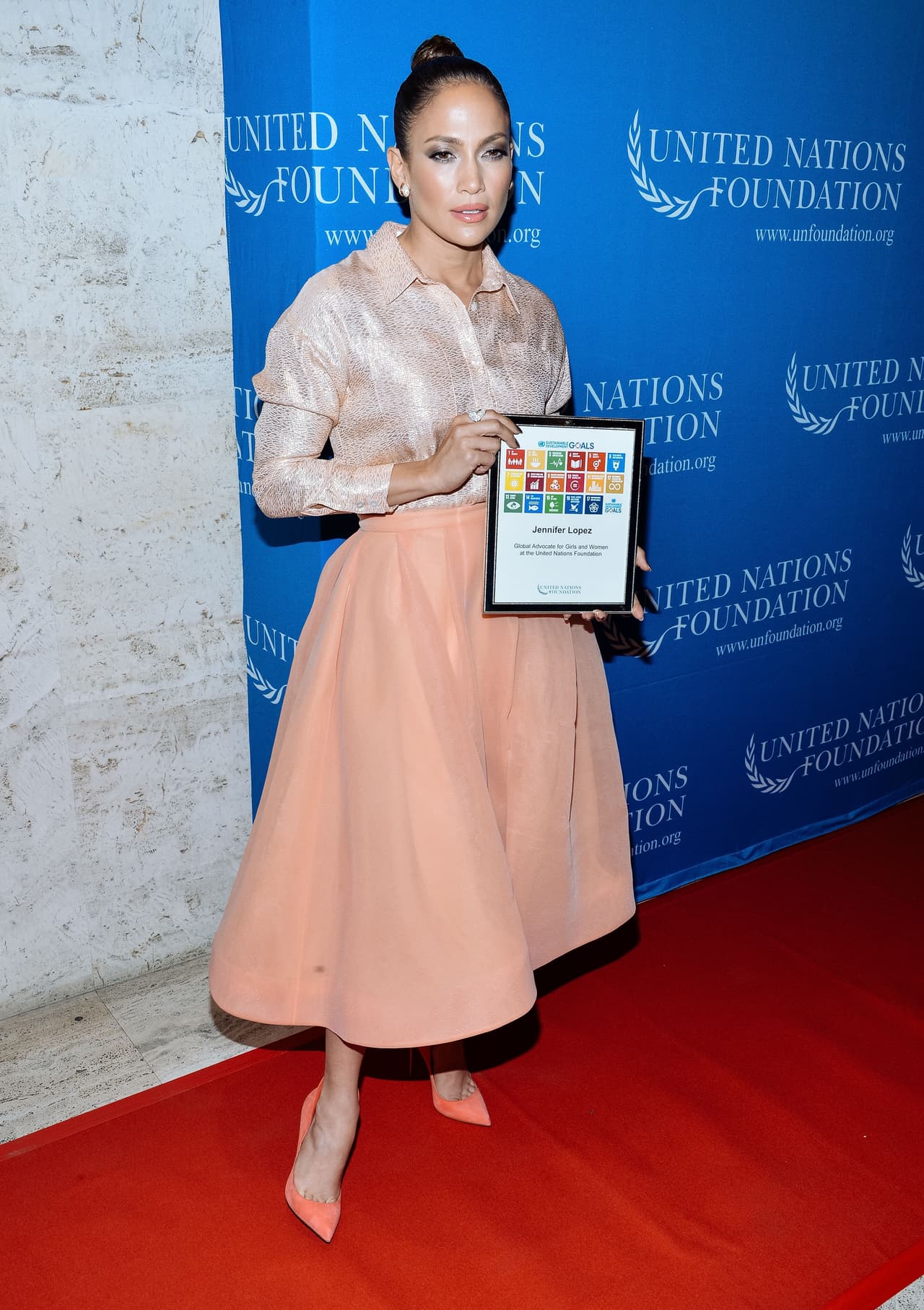 Muy linda posó para las cámaras presumiendo su nuevo logro.