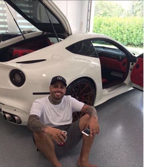 Nicky Jam también pudo materializar su pasión por los autos. Es dueño de Ferraris, Lamborghinis, camionetas, etc.