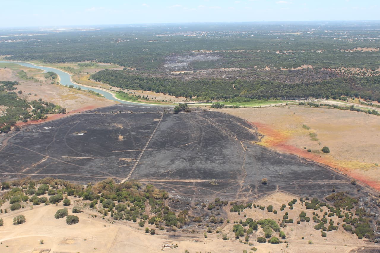 El incendio se desató el sábado cerca de Tower Road.
<br>