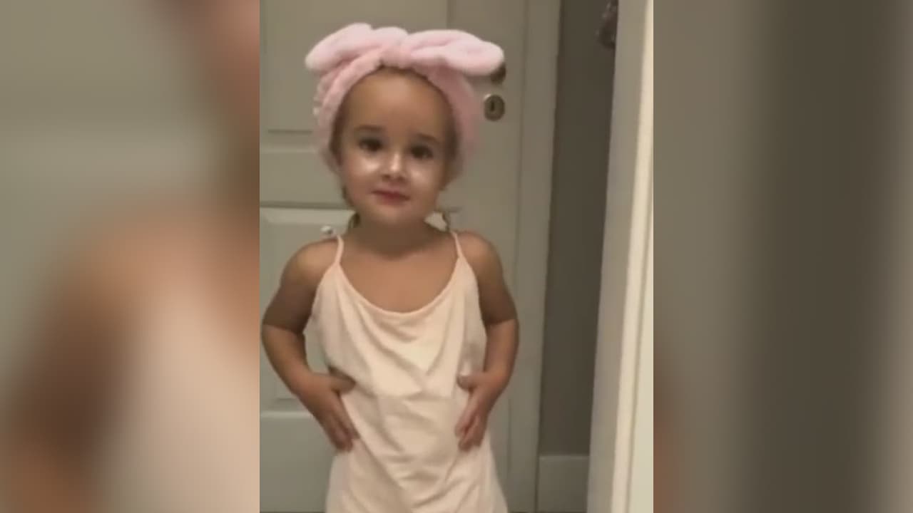 <b>Hallan en el fondo del mar a Olivia, la niña de 6 años secuestrada por su padre en España</b>
<br>
<br>Olivia era la mayor de las dos hermanas de 6 y 1 año, desaparecidas hace más de 40 días en Tenerife, Islas Canarias. Junto a la bolsa, atada a un ancla y hundida en el fondo, encontraron también otra bolsa más pequeña, aunque vacía. 
<b><a href="https://www.univision.com/noticias/mundo/la-busqueda-olivia-y-anna-islas-canarias-tragico-desenlace-espana?Sss" target="_blank">Más información aquí</a></b>.