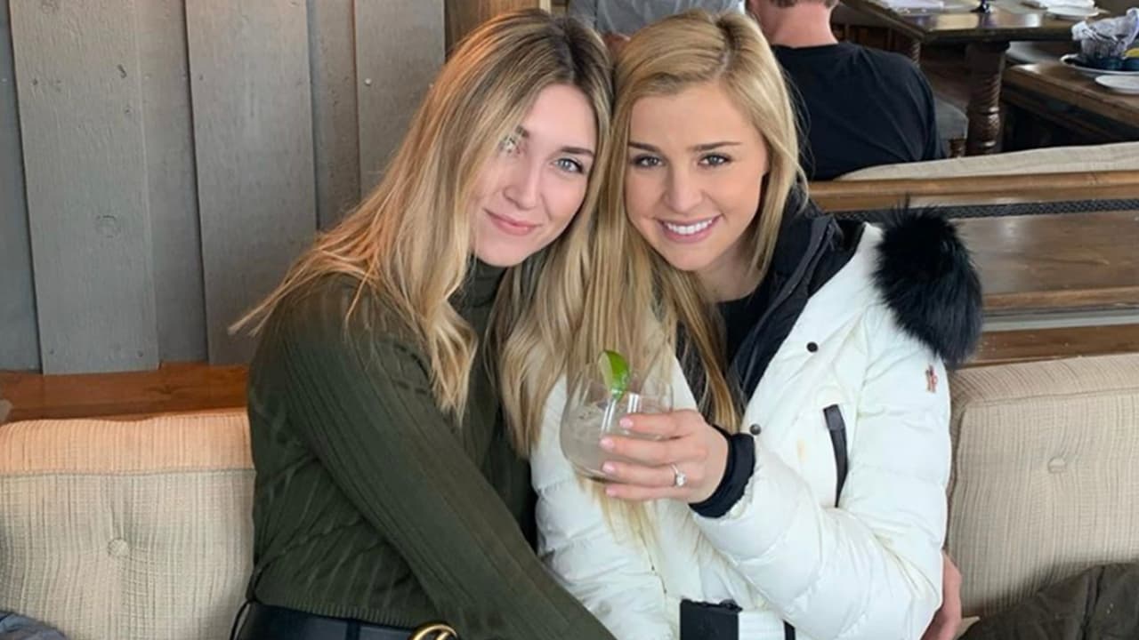 En las cuatro fotos publicadas, Jessie las titula diciendo "¡Siempre he querido una hermana!" en alusión a Reagan. Las felicitaciones por parte de sus seguidores no se han hecho esperar.